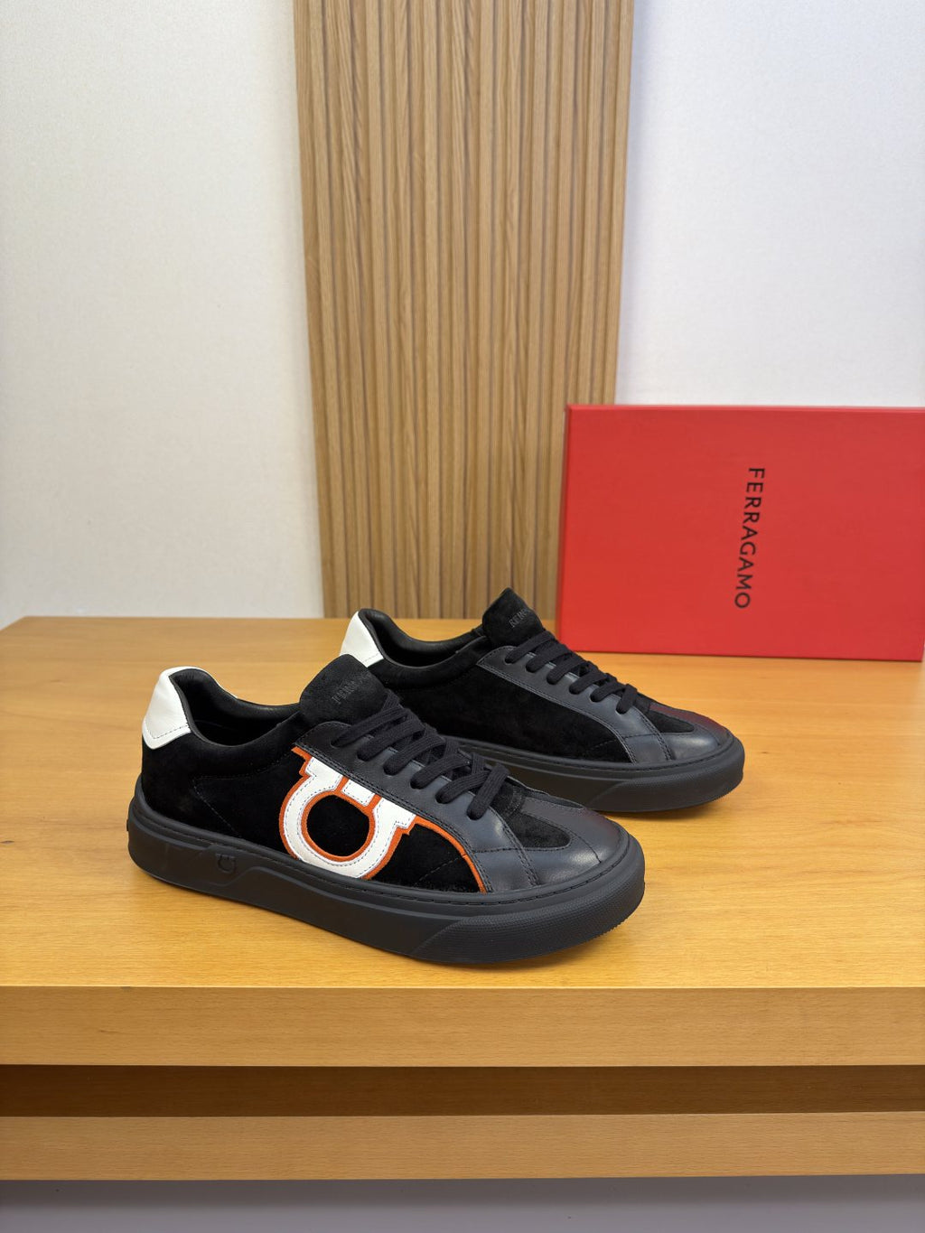Ferragamo Contrast-Trim Low-Top Sneakers